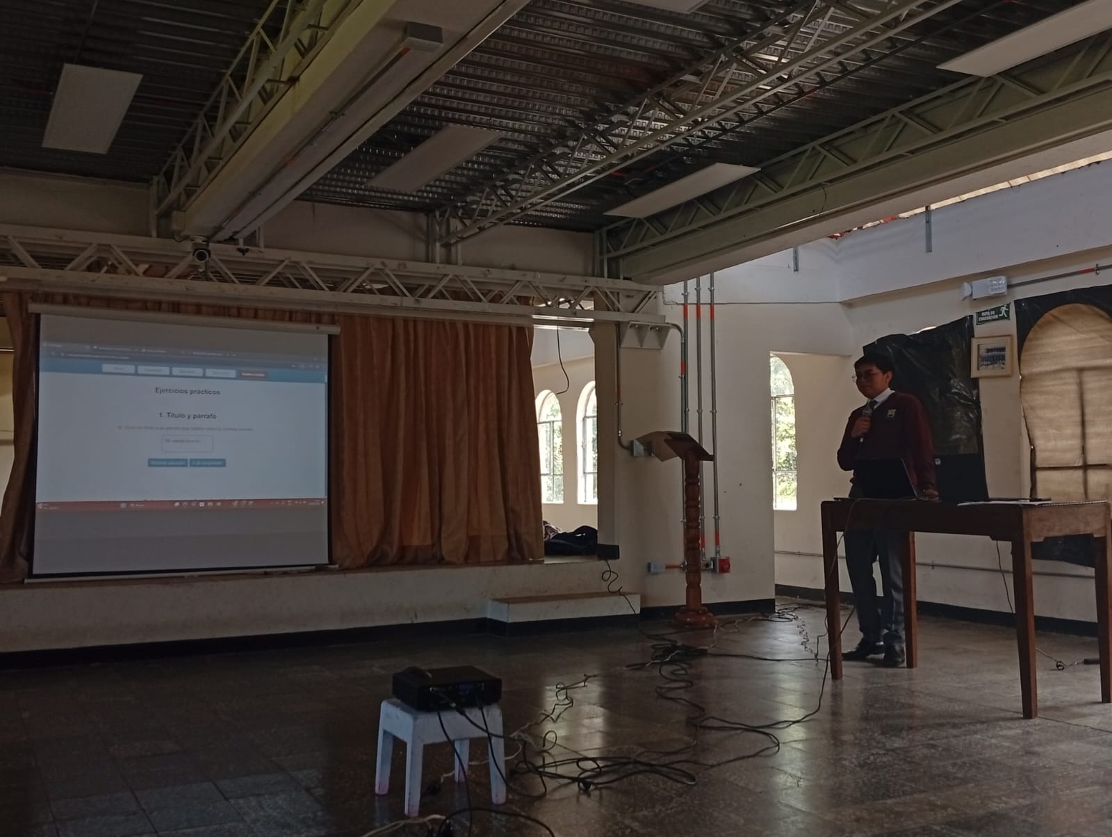 Estudiantes del colegio en una actividad institucional